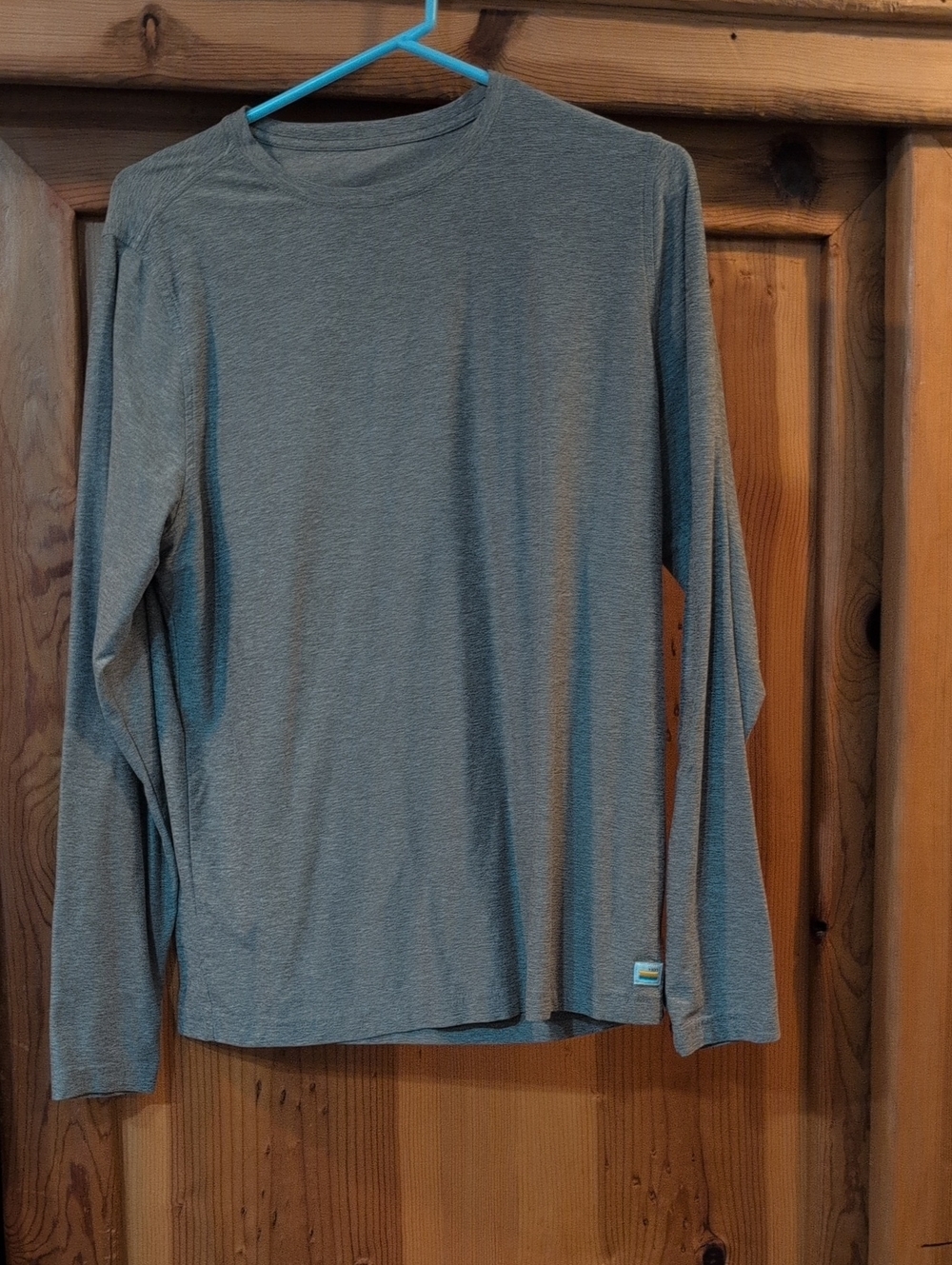 Vuori Heather Gray Long-Sleeve Crew Shirt Could Be For Men Or Women. No Size Tag